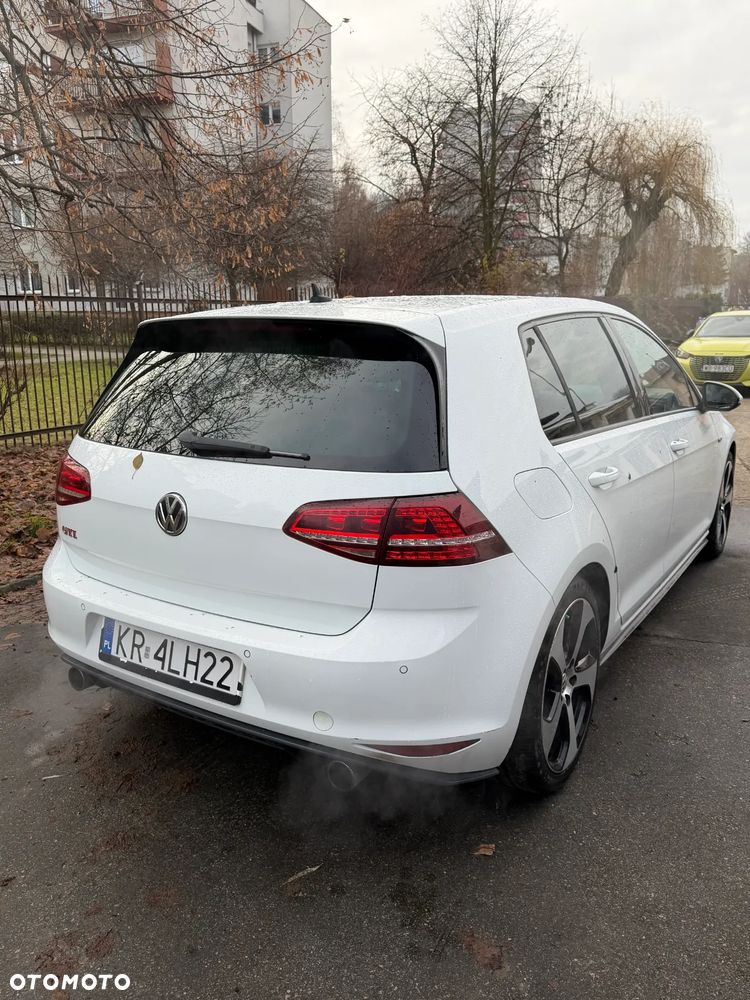 Volkswagen Golf - 6