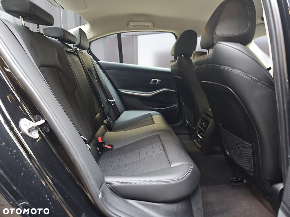 BMW Seria 3 318d - 10