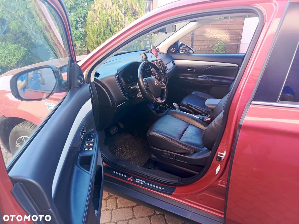 Mitsubishi Outlander Instyle NAVI + - 8