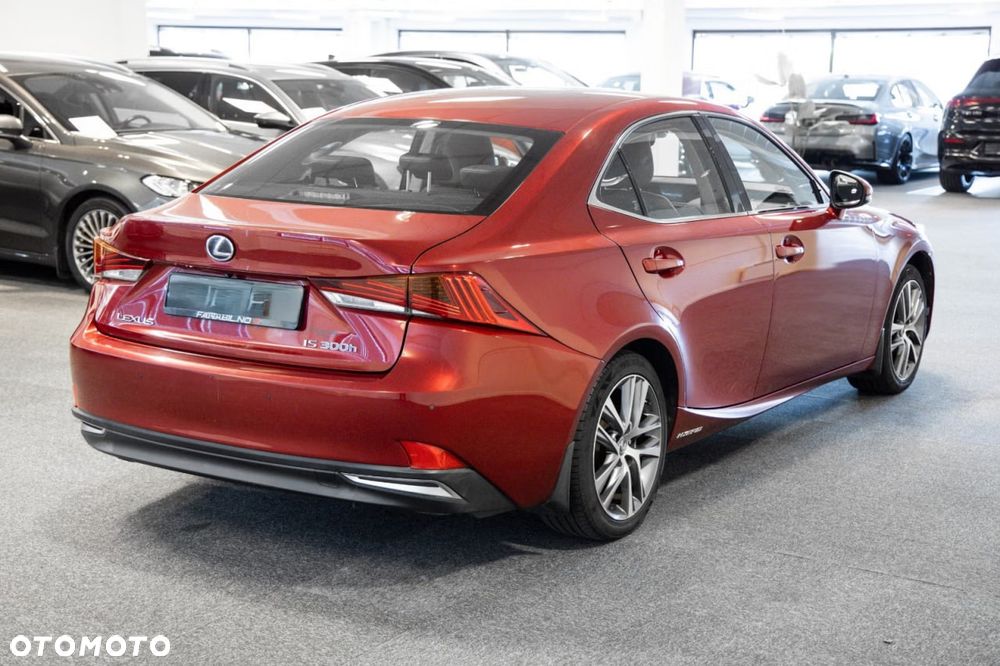 Lexus IS Standard - 2