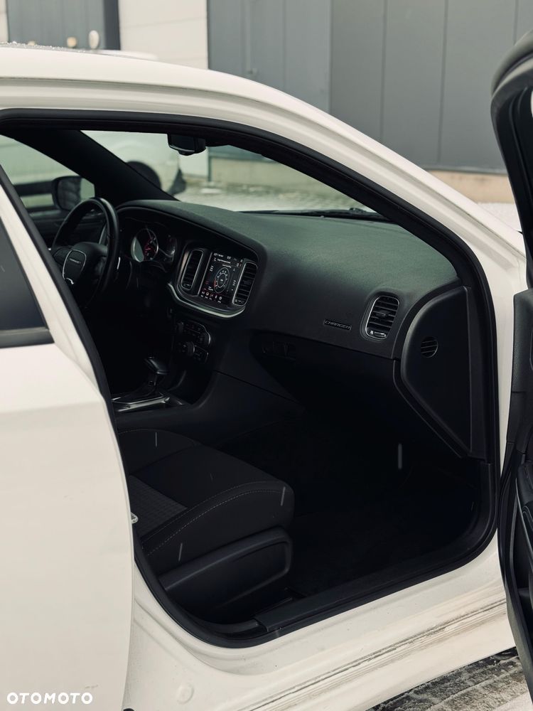 Dodge Charger 5.7 R/T - 17