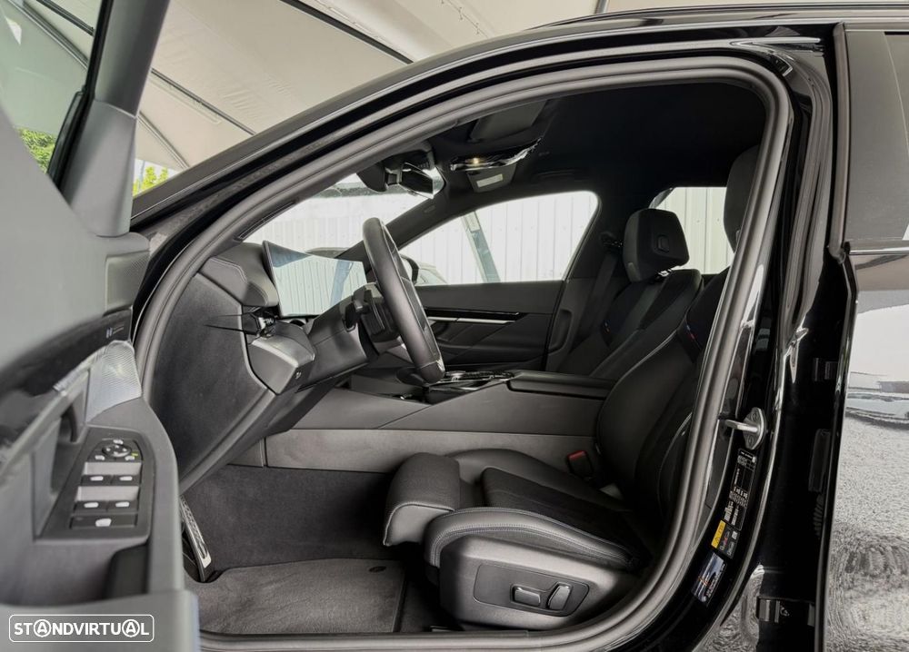 BMW 530 e Pack Desportivo M - 8