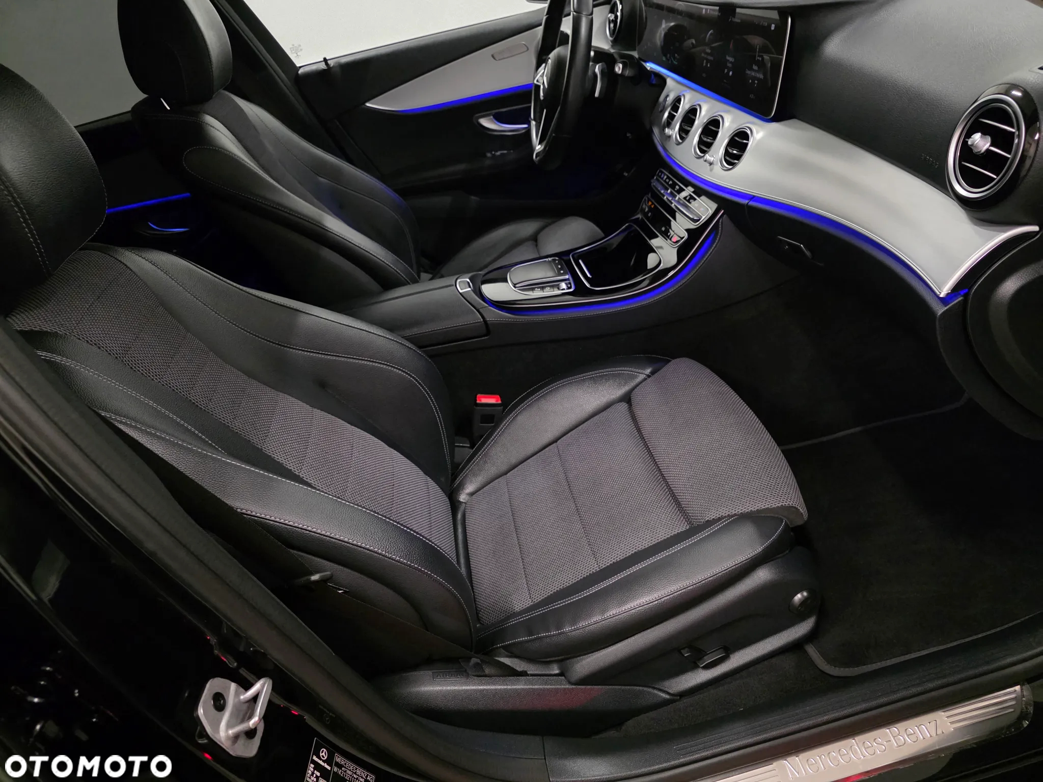 Mercedes-Benz Klasa E 220 d 4Matic 9G-TRONIC AMG Line - 19