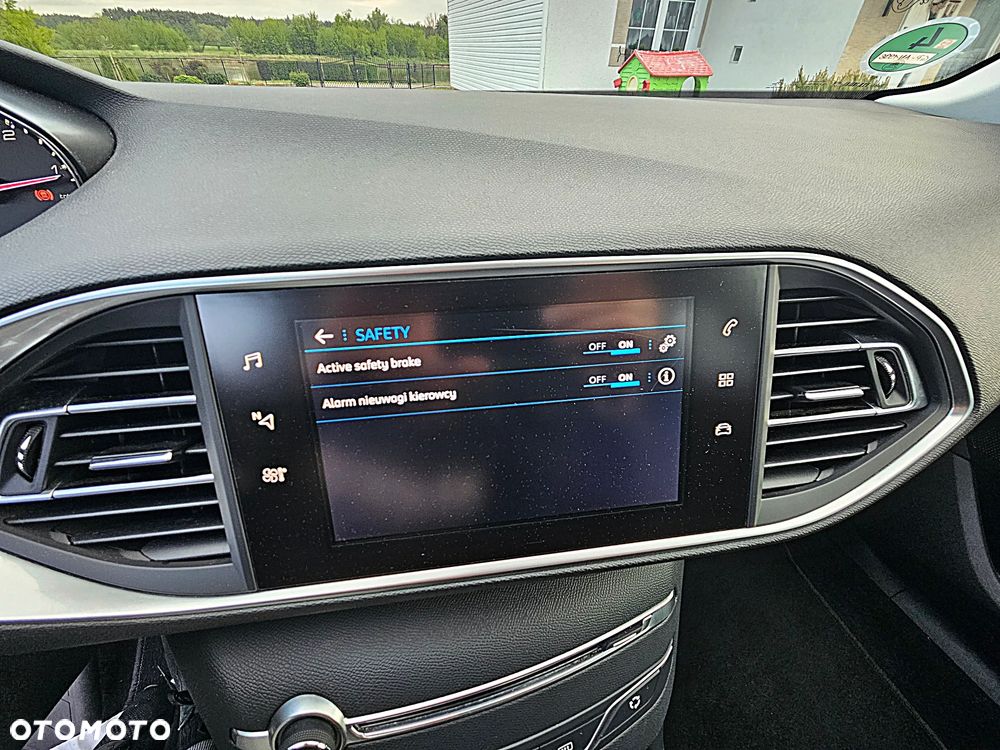 Peugeot 308 BlueHDi 150 EAT6 Stop & Start Allure - 23