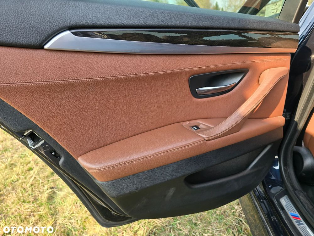 BMW Seria 5 535i xDrive - 14