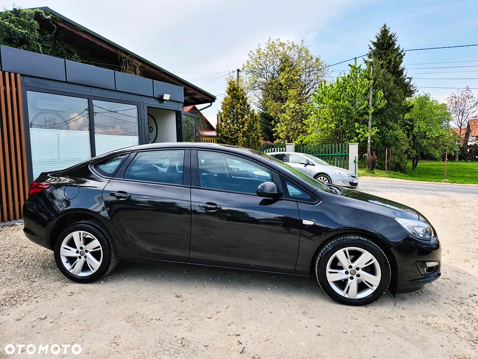 Opel Astra IV 1.4 T Business EU6 - 11