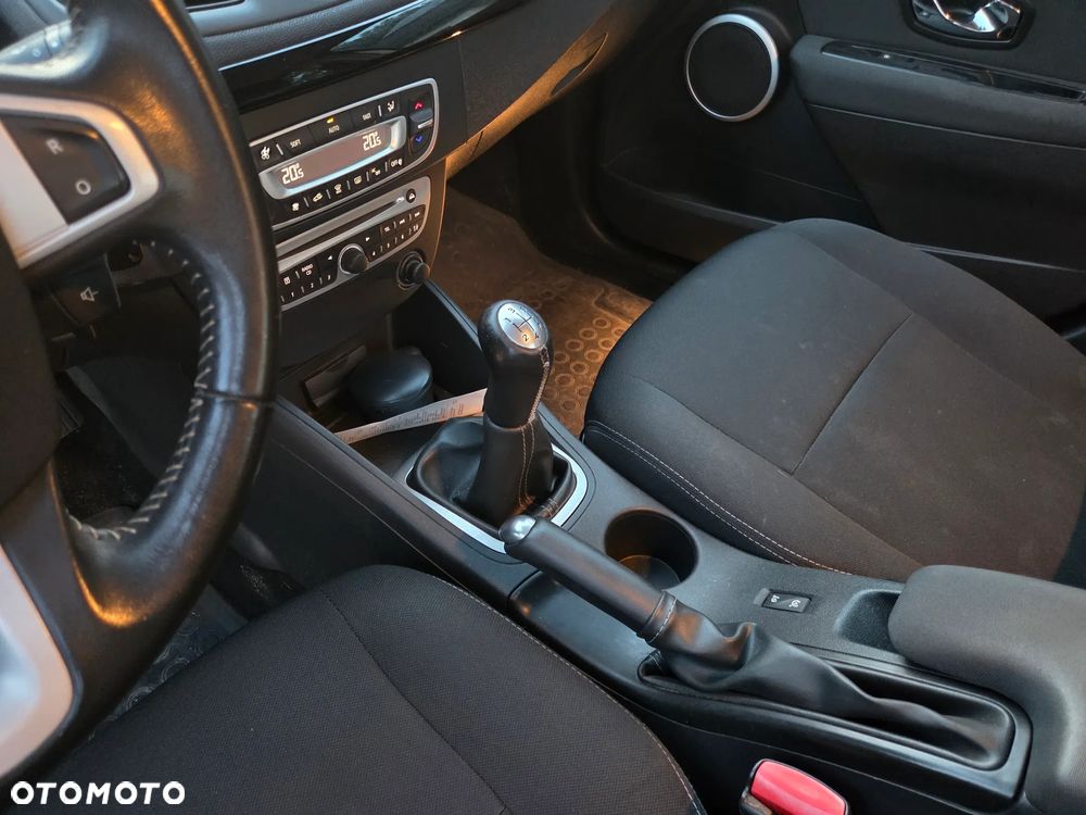 Renault Fluence 1.6 16V Dynamique - 17