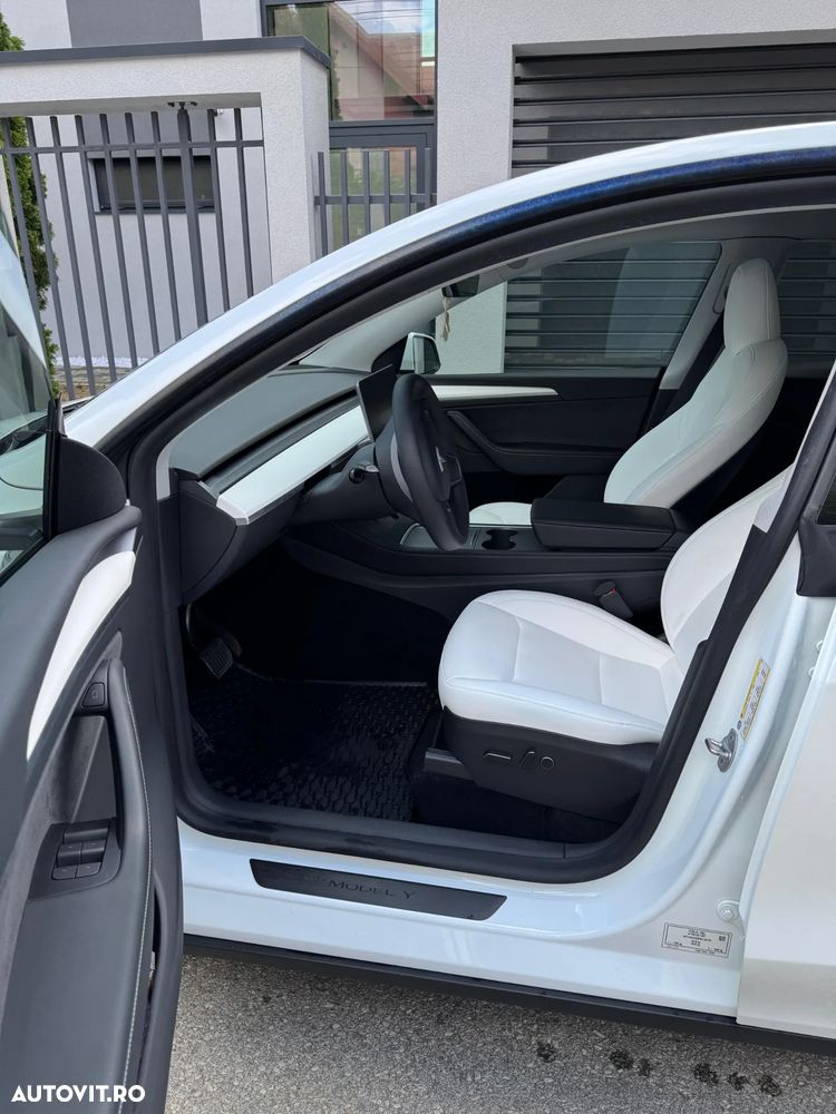 Tesla Model Y Long Range AWD - 5