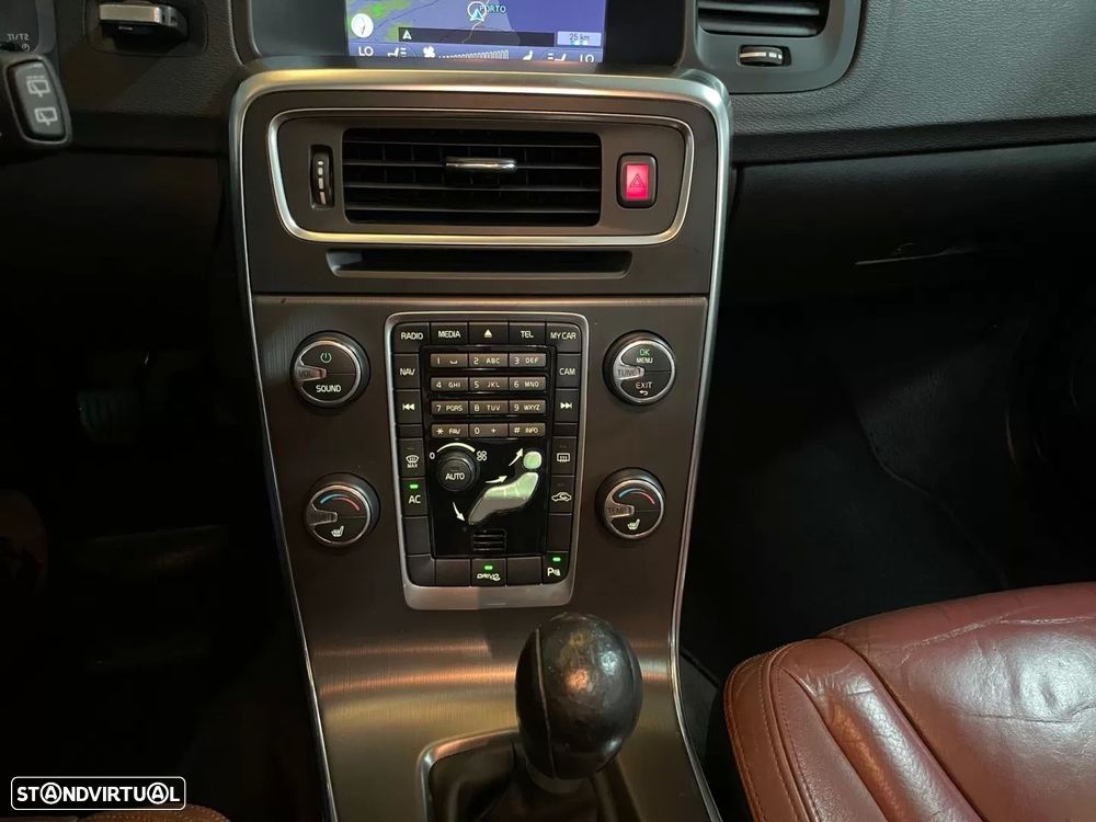 Volvo V60 D2 Summum - 13