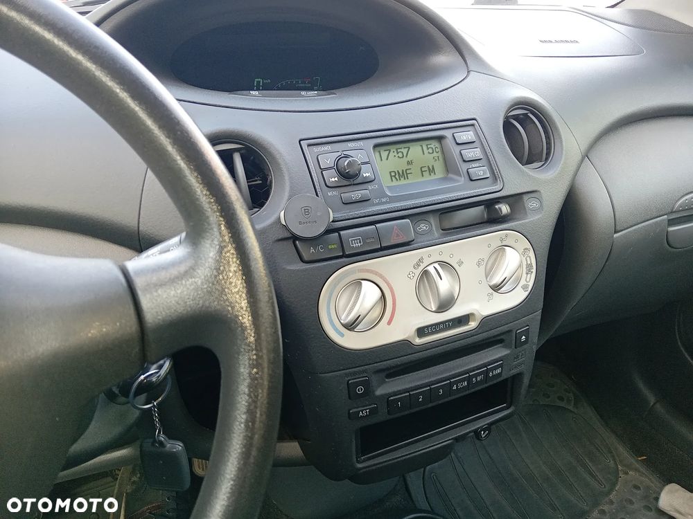 Toyota Yaris 1.3 Terra Plus - 24