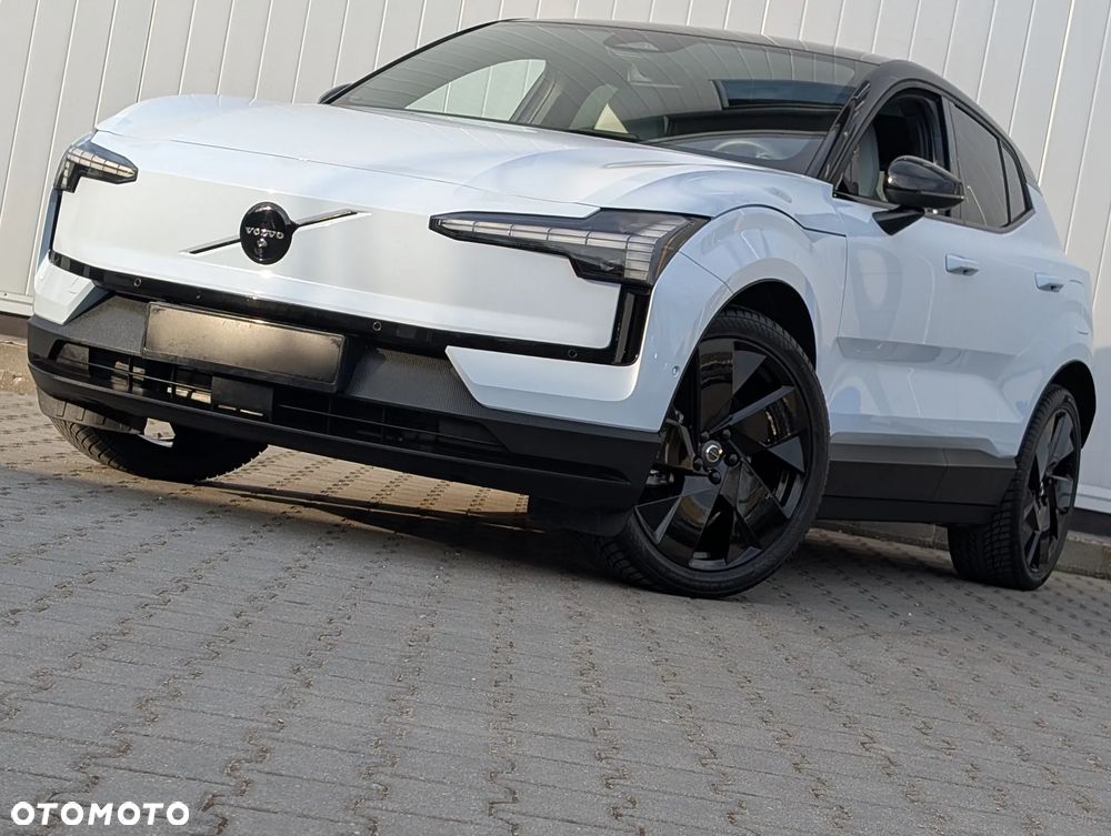 Volvo EX30 Twin Motor Performance AWD Ultra - 17