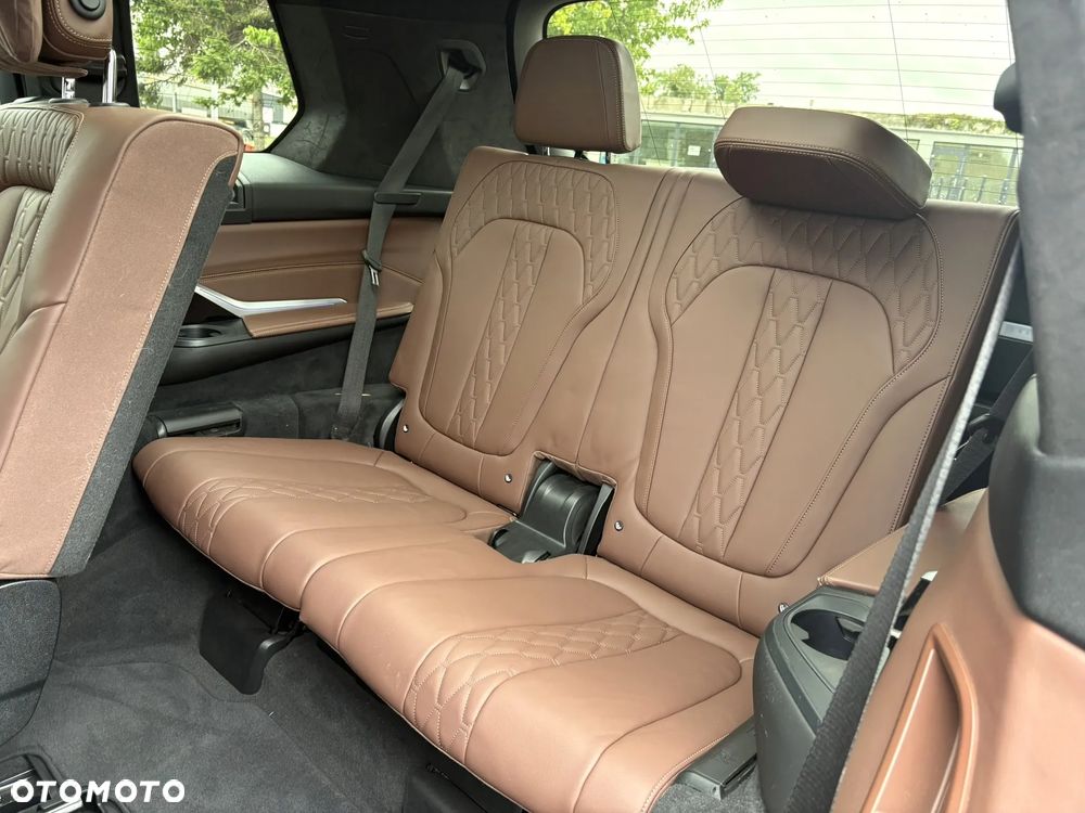 BMW X7 M50i sport - 27