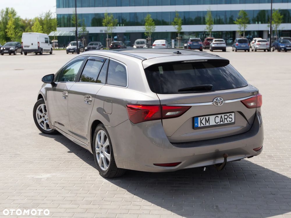 Toyota Avensis 2.0 D-4D Premium - 10
