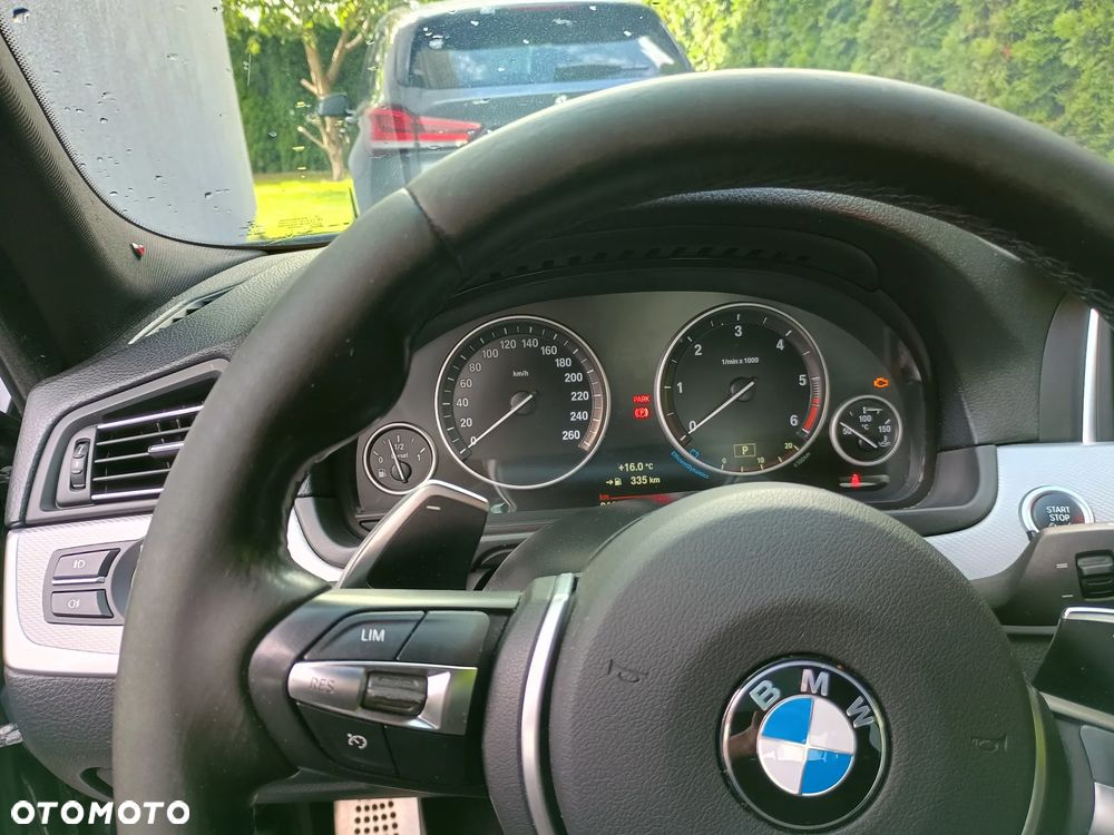 BMW Seria 5 525d xDrive - 10