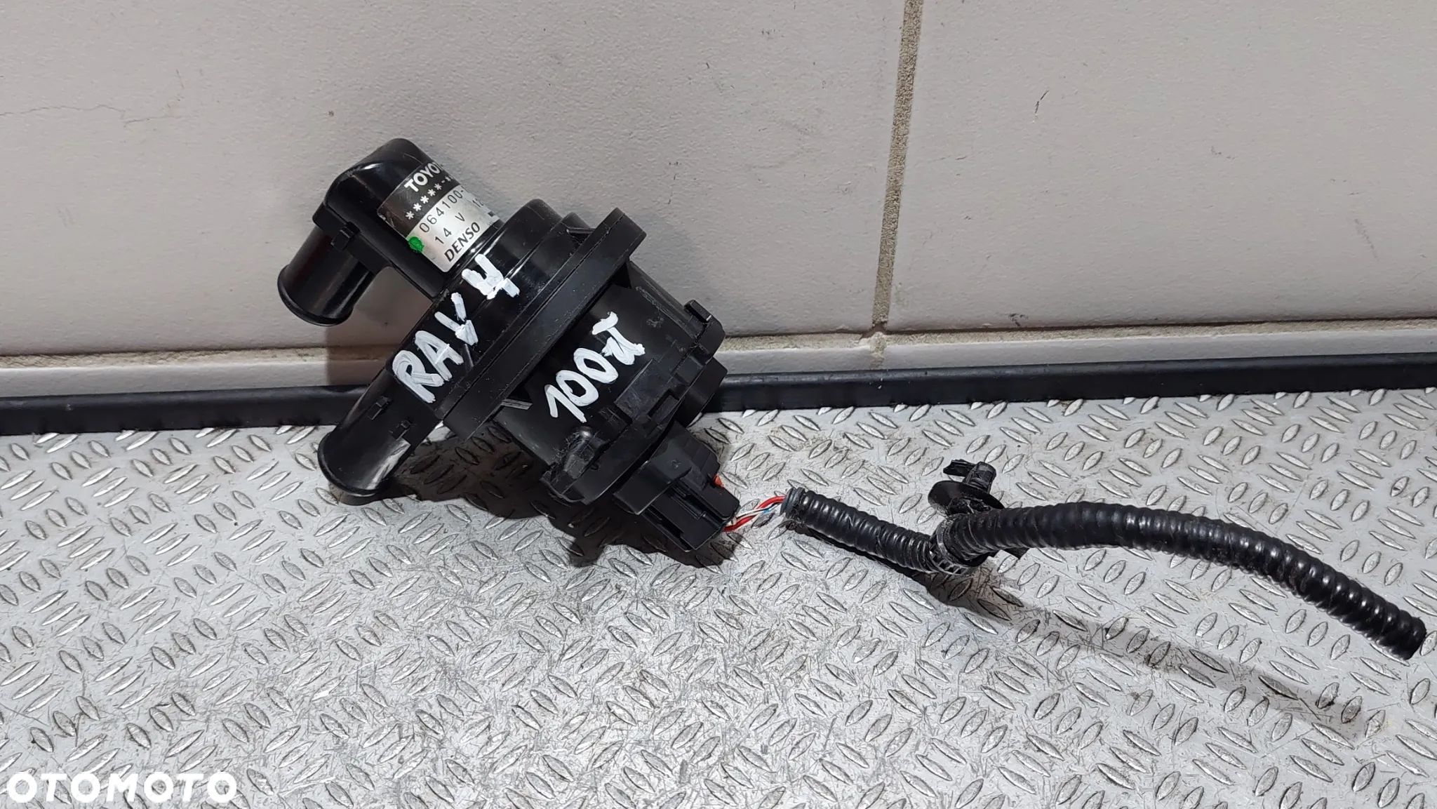 POMPA POMPKA OBIEGU WODY TOYOTA RAV 4 2016-2017 2,5 DCI HYBRID NR 0641001301 - 1