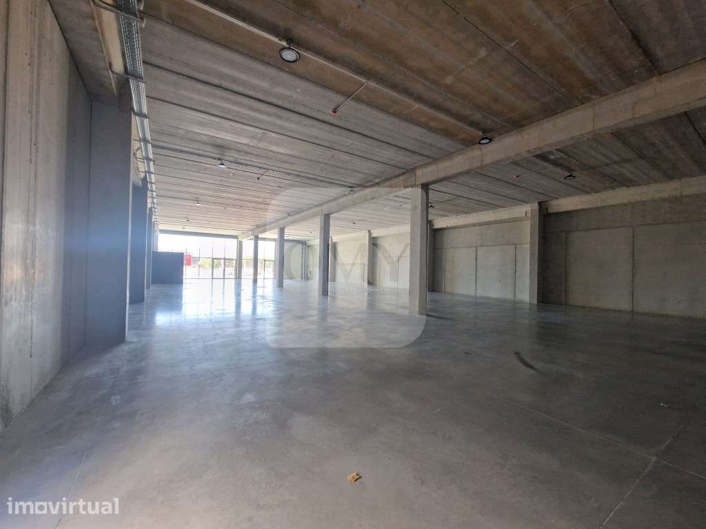 Armazém novo de 789 m2 junto à Zona Industrial de Vila Real - Grande imagem: 2/11