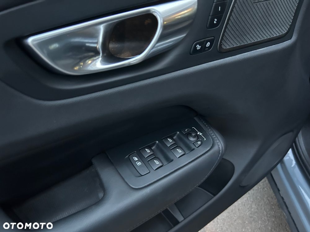 Volvo XC 60 T8 AWD Recharge Geartronic RDesign - 19