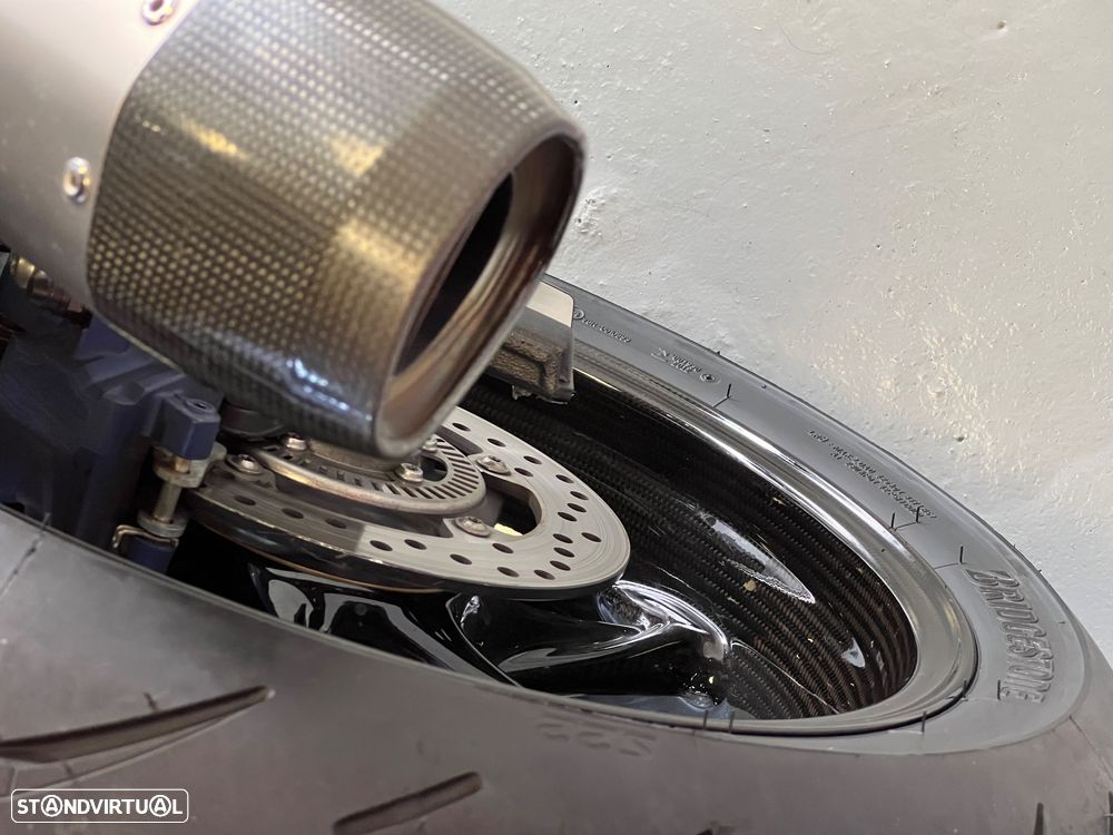 BMW M 1000 R M Competition - Carbon / Akrapovic - 34