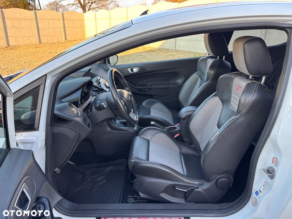 Ford Fiesta 1.6 EcoBoost ST - 17