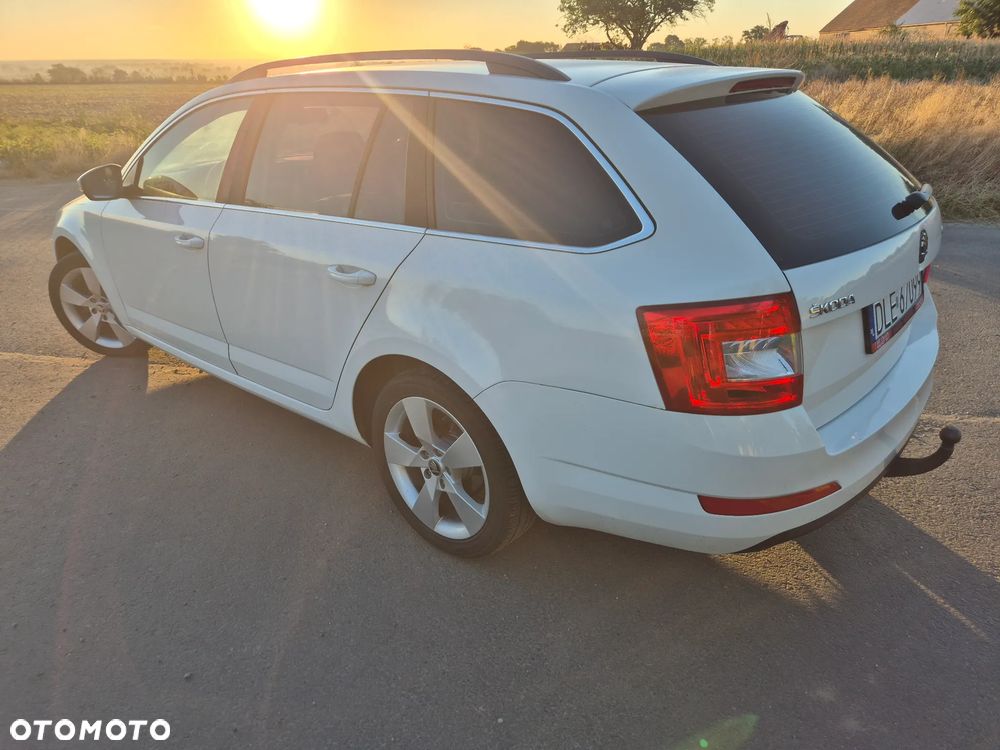 Skoda Octavia 1.6 TDI DPF DSG Elegance - 5