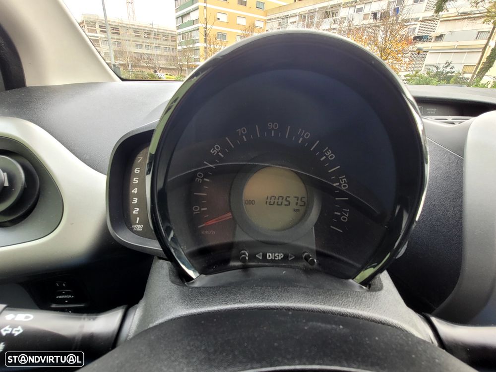 Toyota Aygo x-play touch - 7