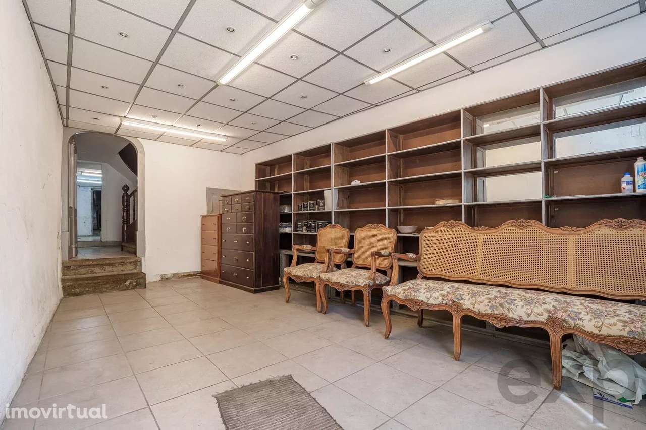 Prédio de 4 Pisos na Avenida Central de Braga - Grande imagem: 3/32