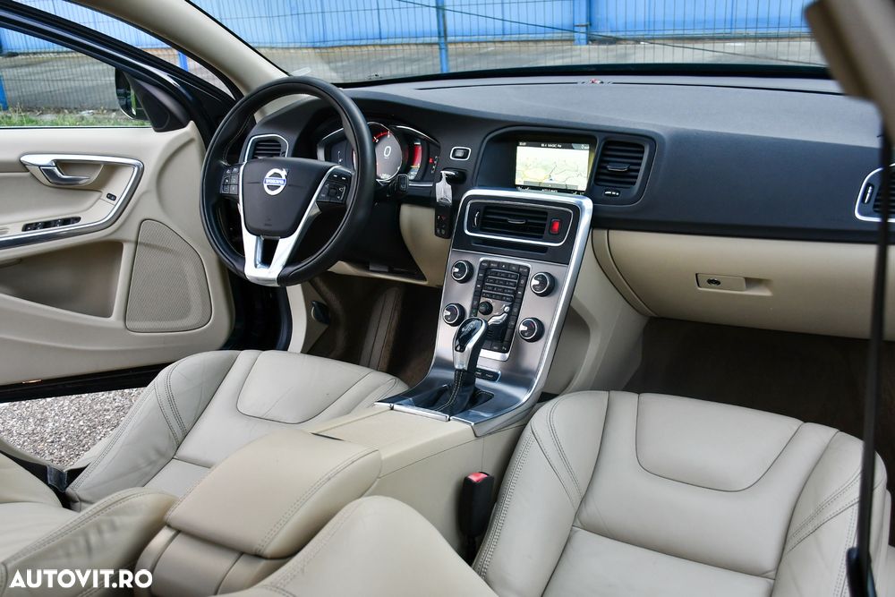 Volvo V60 D6 Plug-In-Hybrid AWD Geartronic Summum - 6