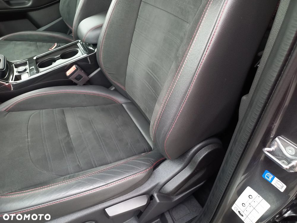 Ford Kuga 2.0 TDCi 4x4 ST-Line - 32