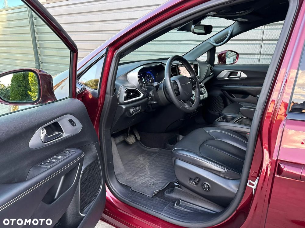 Chrysler Pacifica - 17