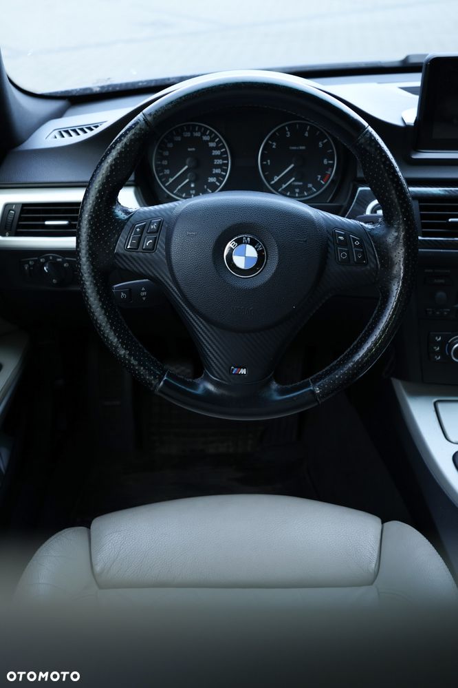 BMW Seria 3 318i - 4