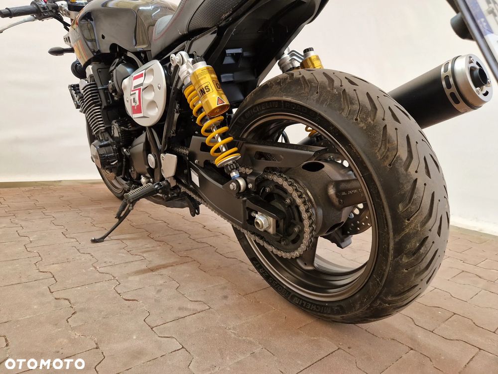 Yamaha XJR - 21