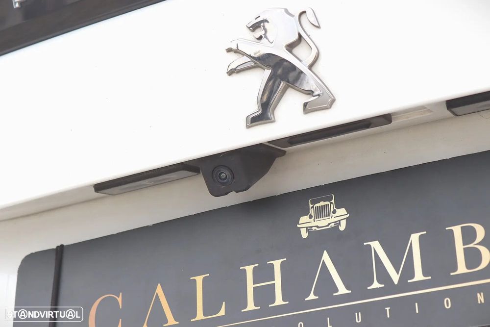 Peugeot 2008 1.2 PureTech Allure - 8