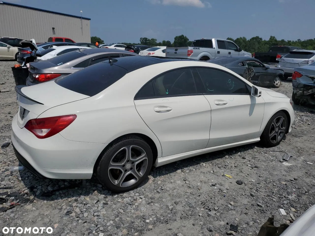 Mercedes-Benz CLA 250 4Matic 7G-DCT AMG Line - 3
