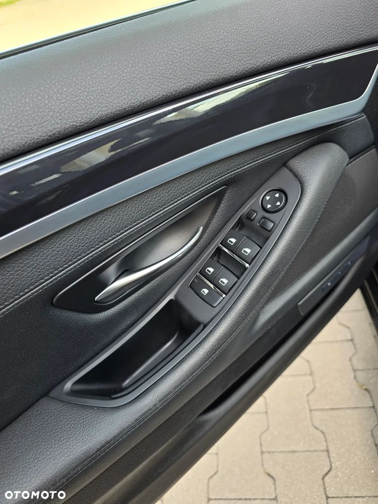 BMW Seria 5 520d Touring Luxury Line - 22