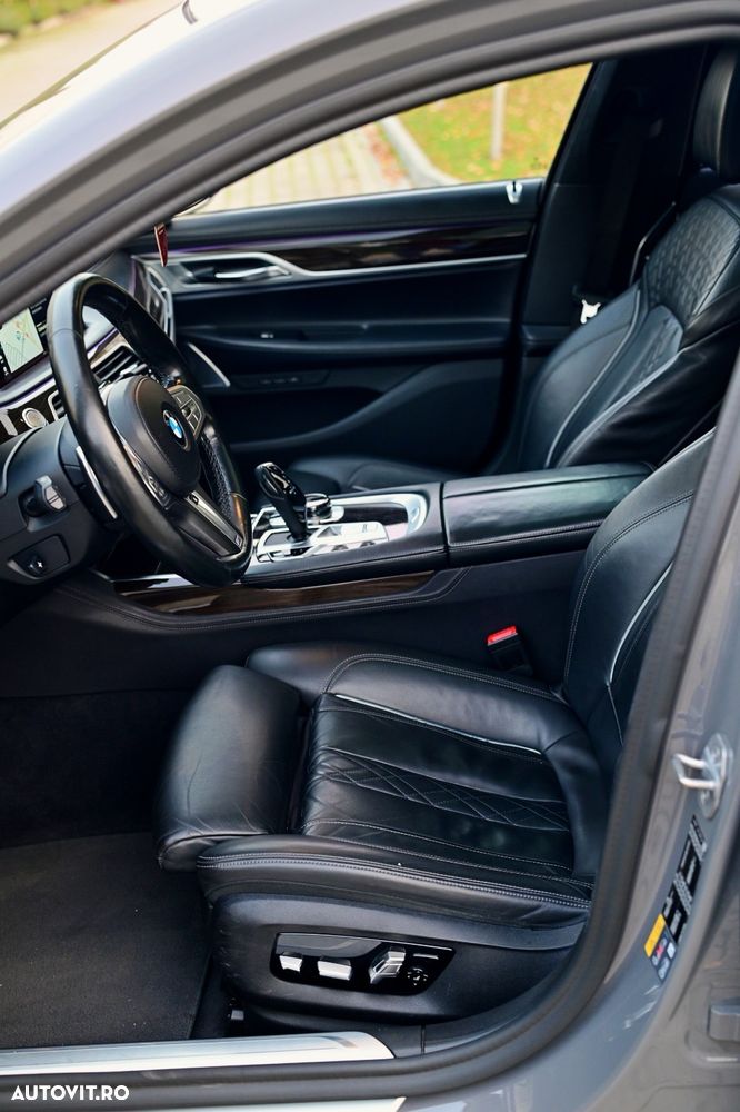 BMW Seria 7 745e - 21
