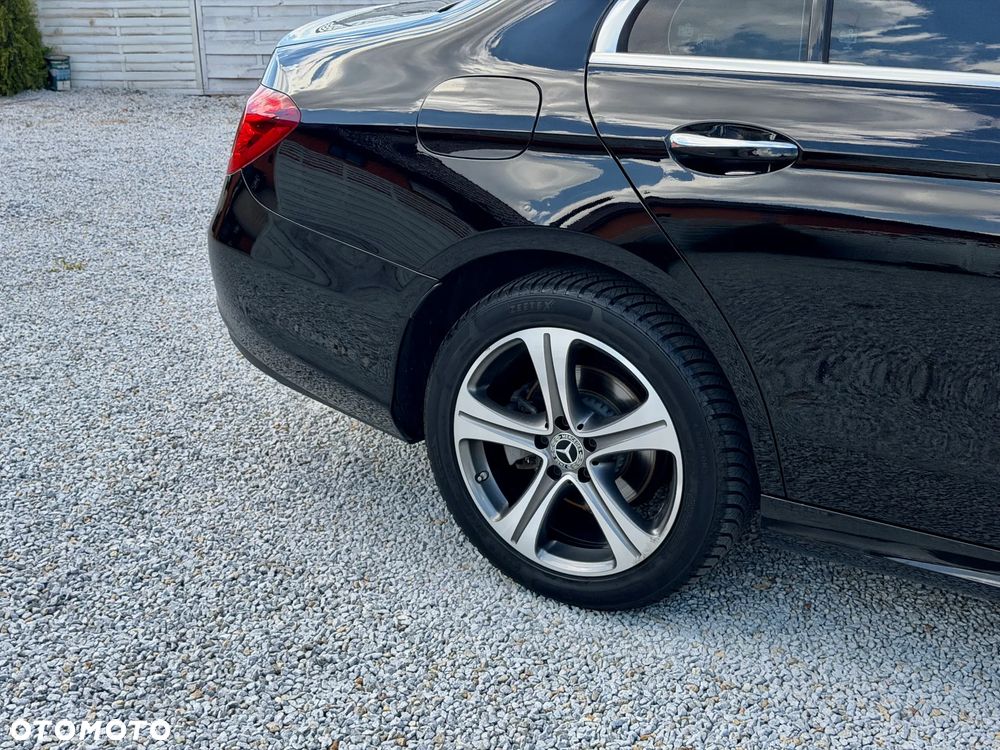 Mercedes-Benz Klasa E 300 9G-TRONIC AMG Line - 29