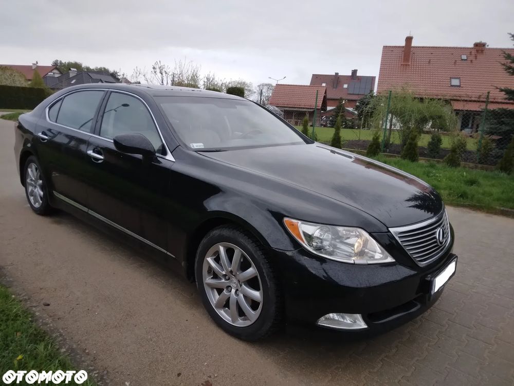 Lexus LS