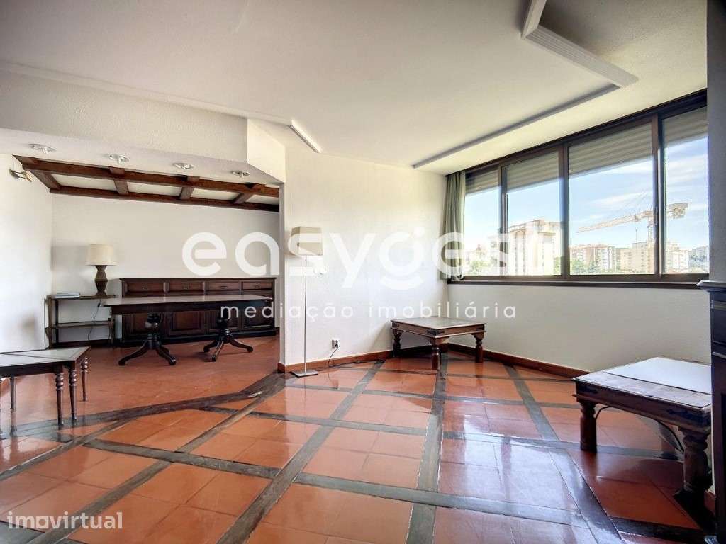 Apartamento T3 com suite remodelado com uma área de 127m2 no Lumiar - Grande imagem: 4/27