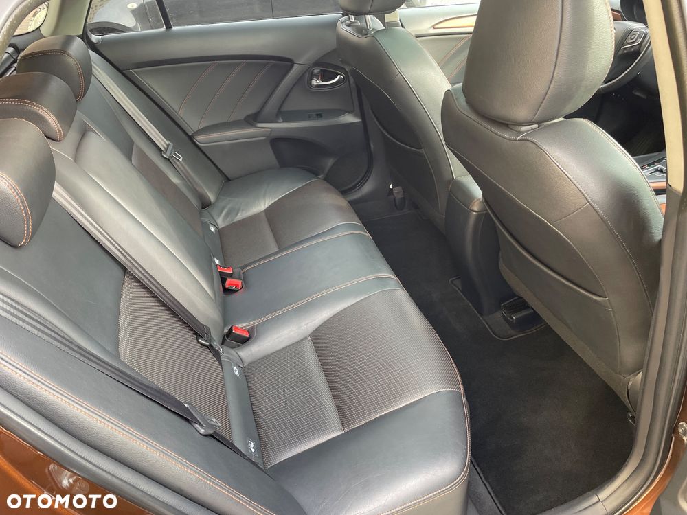 Toyota Avensis 2.0 Premium MS - 18