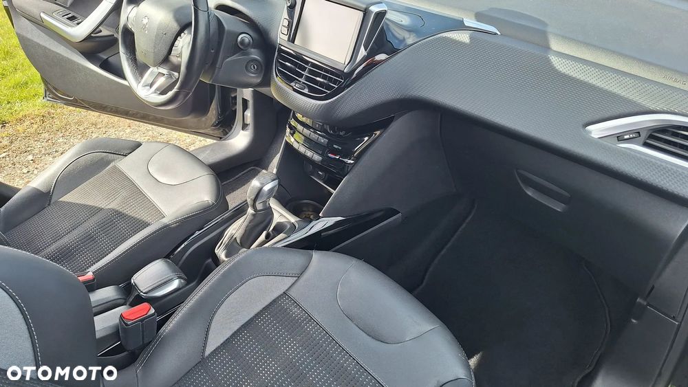 Peugeot 2008 1.2 Pure Tech Active EU6 - 17