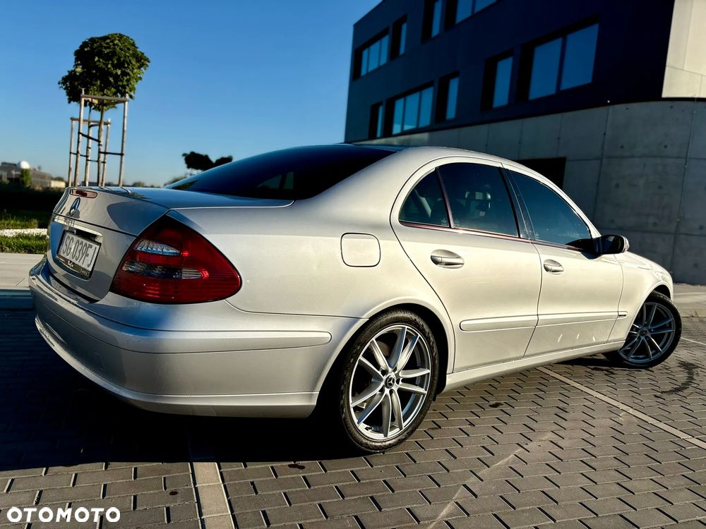 Mercedes-Benz E-Class 2003 photo 2