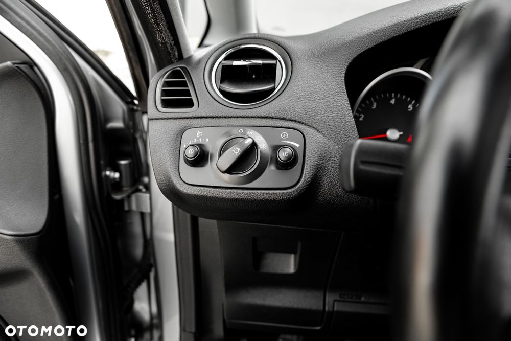 Ford S-Max 2.5 Titanium - 28