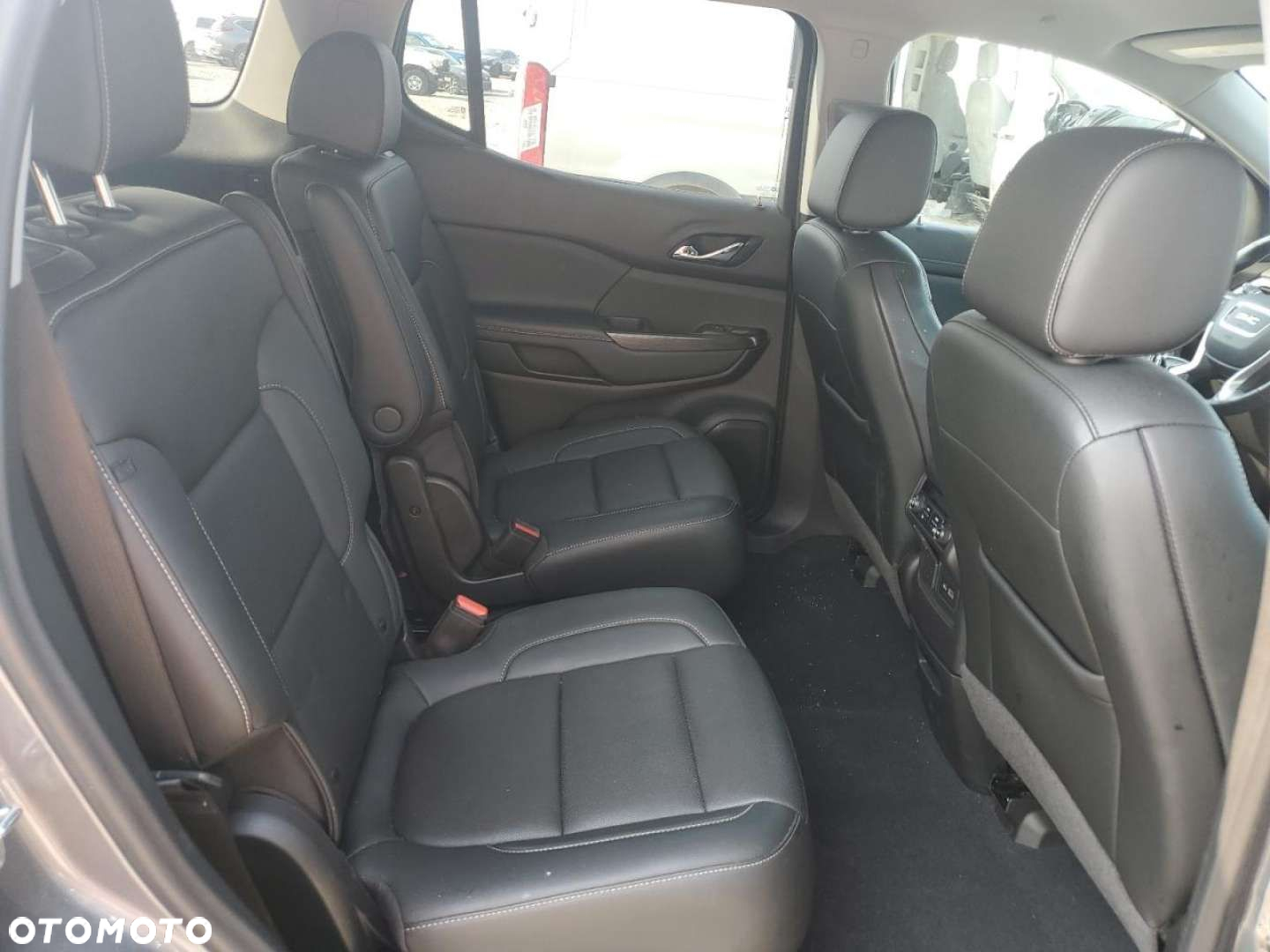 GMC Acadia - 12