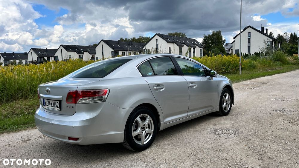Toyota Avensis 1.8 Sol - 8