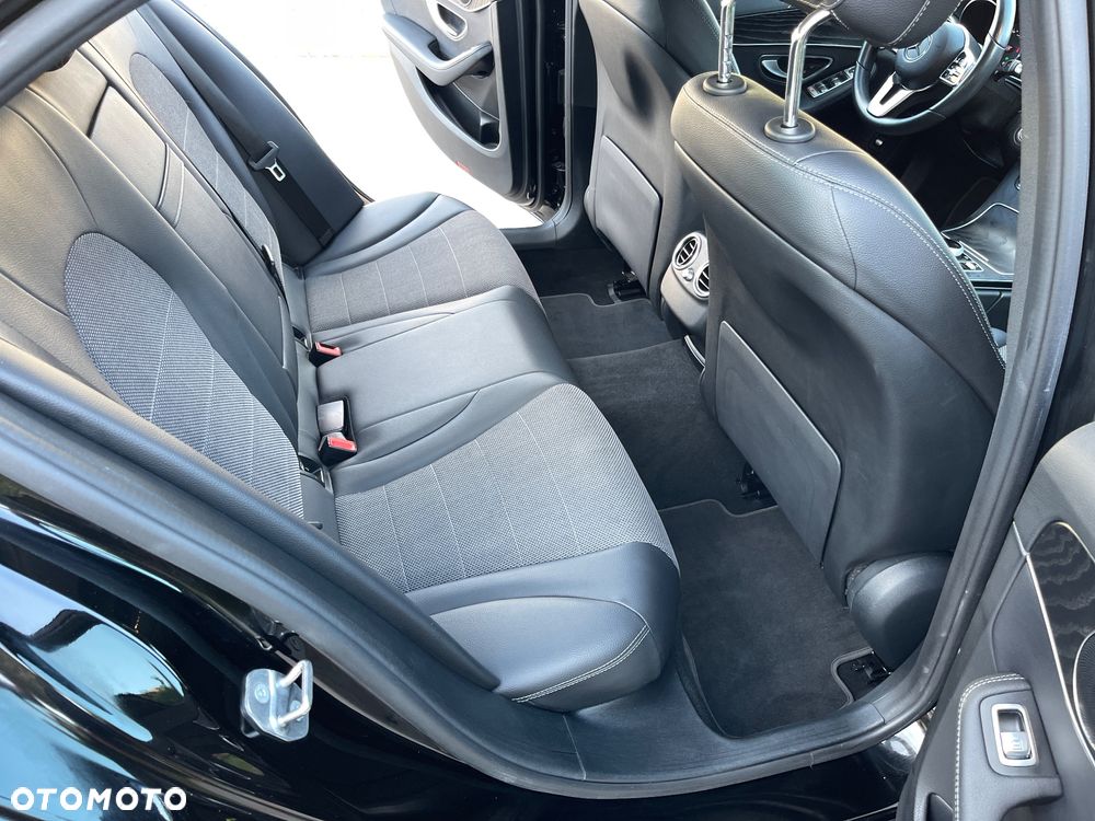 Mercedes-Benz Klasa C 180 9G-TRONIC - 27
