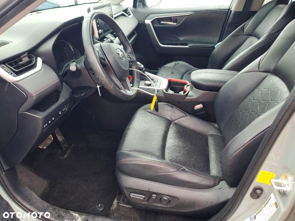 Toyota RAV4 - 8