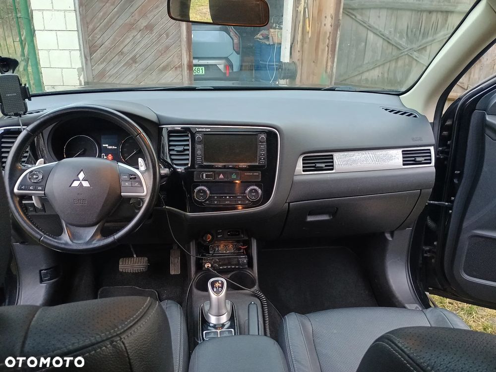 Mitsubishi Outlander 2.0 4WD Top - 11