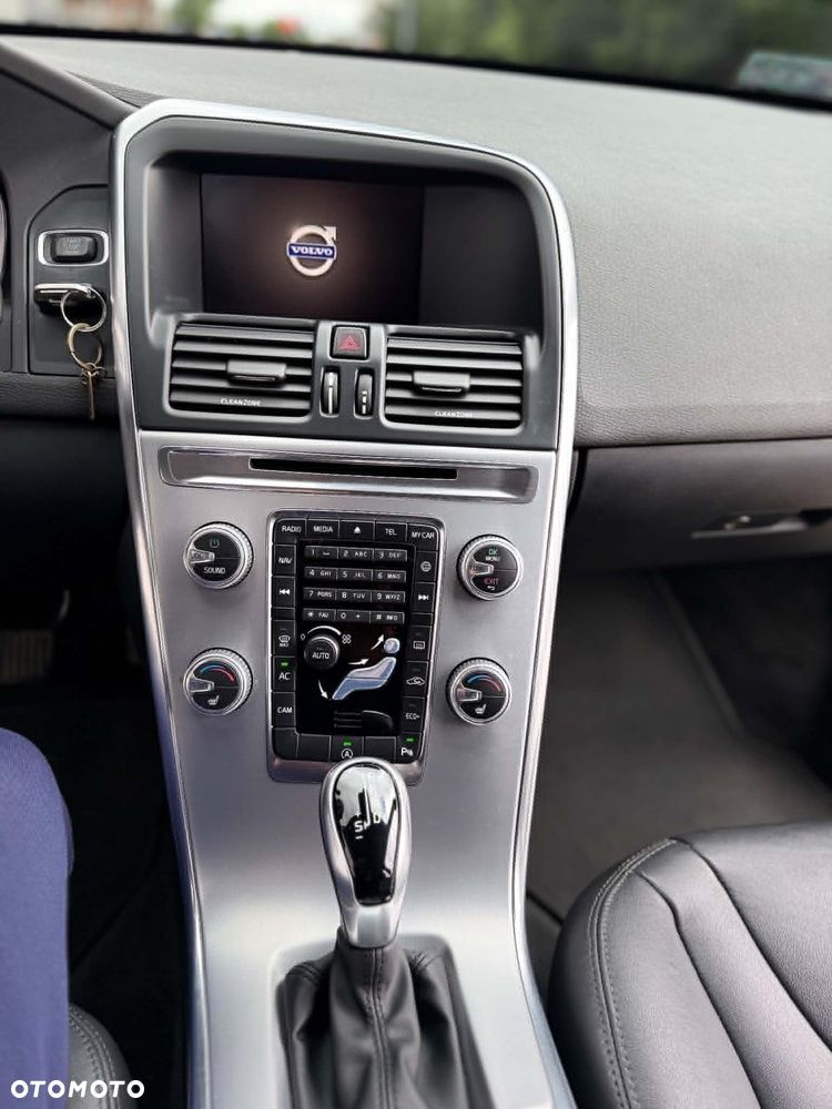 Volvo XC 60 D4 AWD Geartronic Momentum - 20