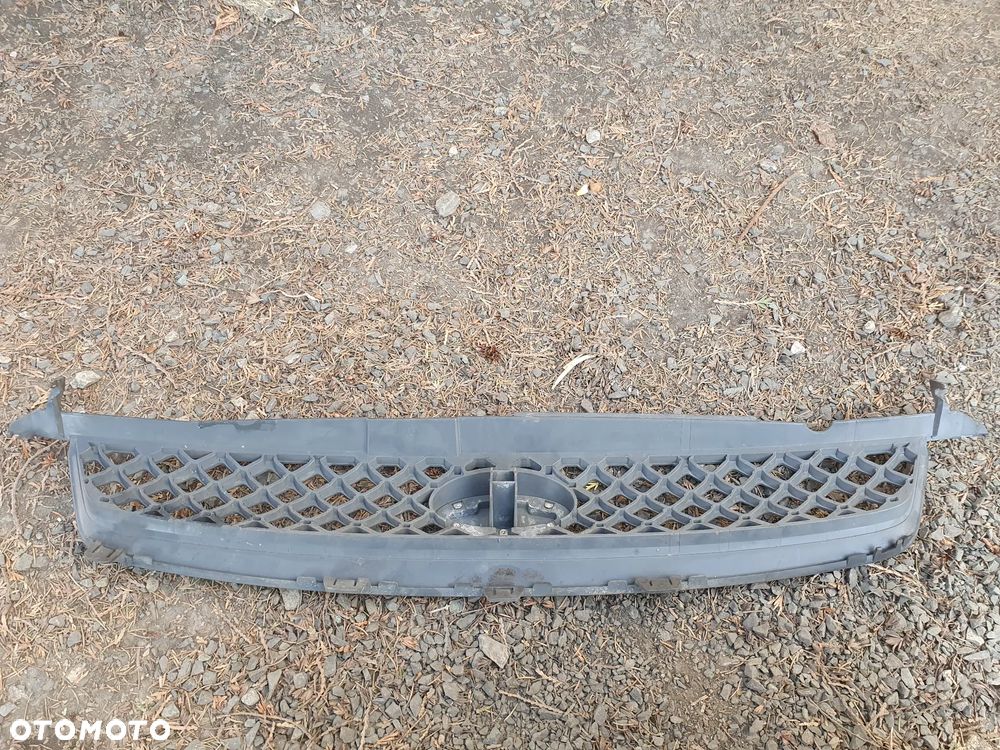 ATRAPA GRILL FORD FIESTA MK6 HB 3D 06-08 LIFT - 3