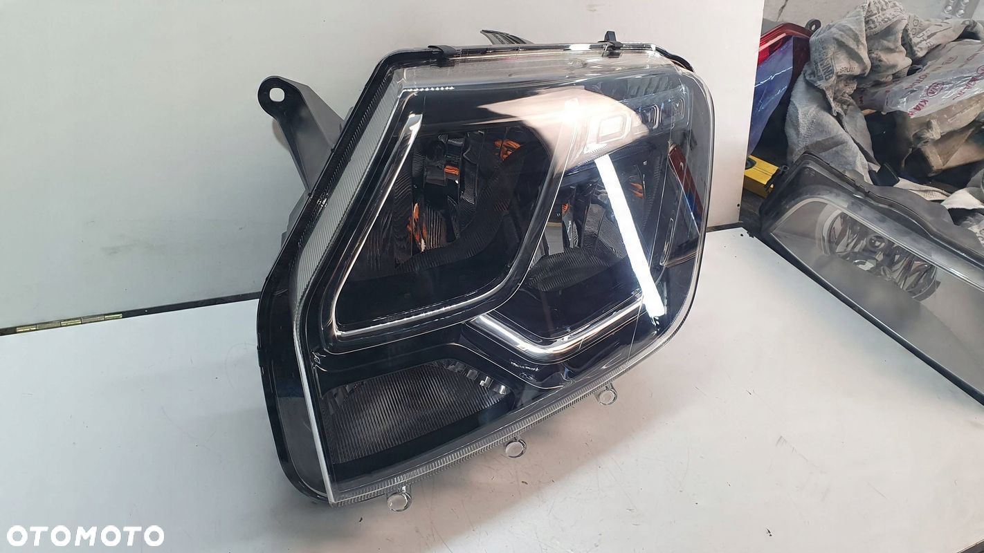 Dacia Duster 1 I Lift 13-17 prawa lampa przednia przód reflektor € - 3